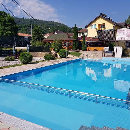 Pansion Basa Hotel Ustikolina Ngoại thất bức ảnh