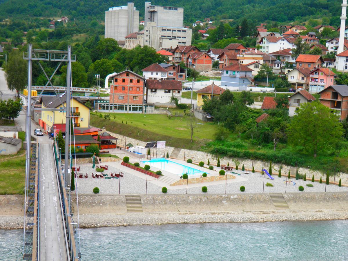Pansion Basa Hotel Ustikolina Ngoại thất bức ảnh
