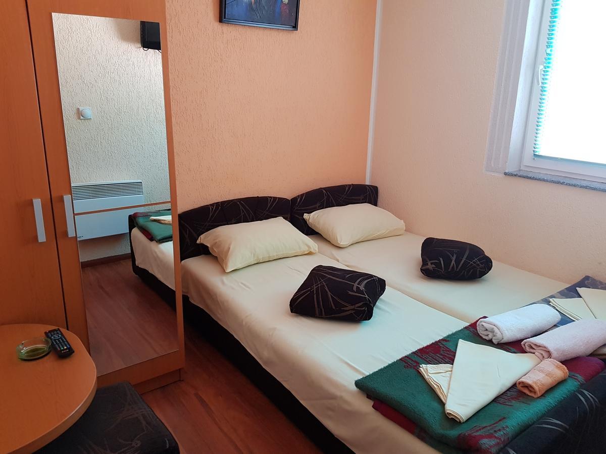 Pansion Basa Hotel Ustikolina Ngoại thất bức ảnh