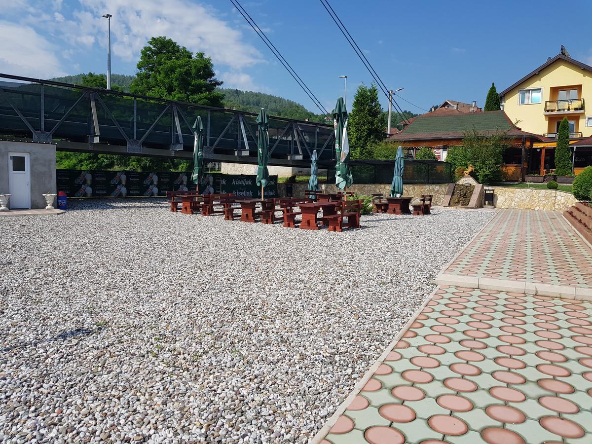 Pansion Basa Hotel Ustikolina Ngoại thất bức ảnh