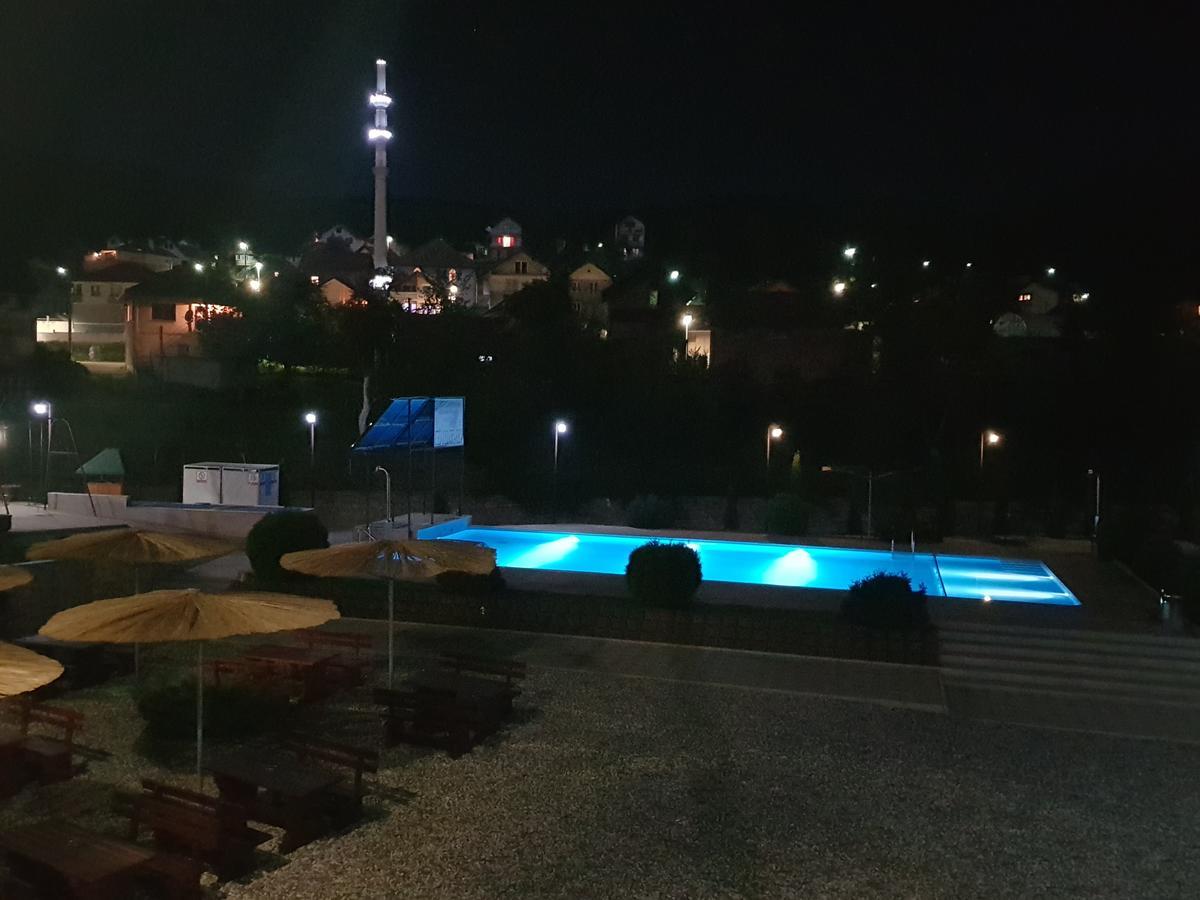 Pansion Basa Hotel Ustikolina Ngoại thất bức ảnh