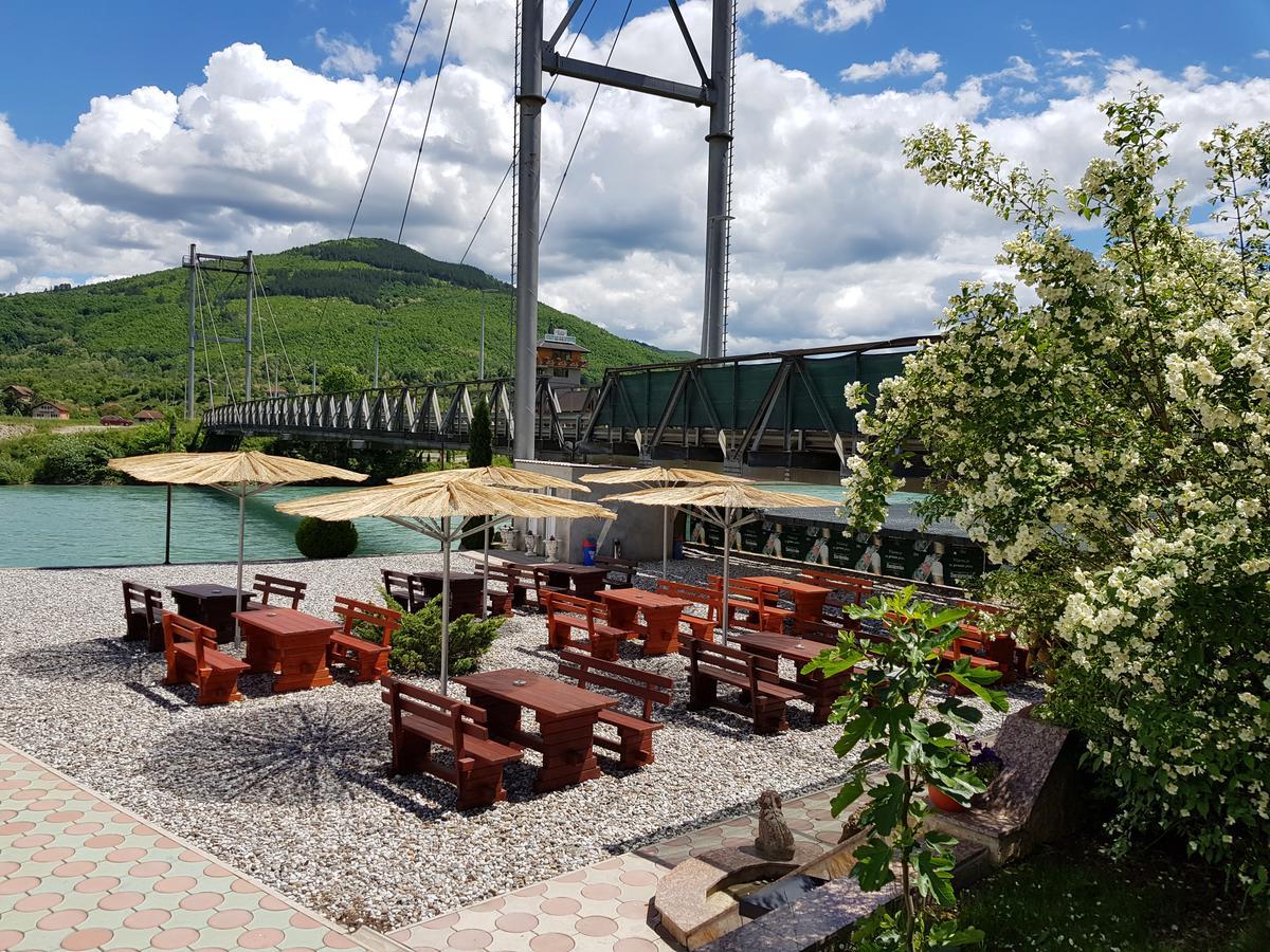 Pansion Basa Hotel Ustikolina Ngoại thất bức ảnh